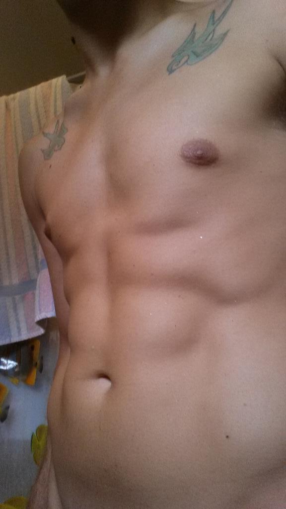 DunesBoyTyler's tweet photo. After shower shot. All clean ;) http://t.co/iBnKmcpm0I