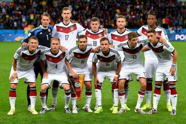 مساء الخير كيفكم شباااب 

من يشجع المانيا اليوووم