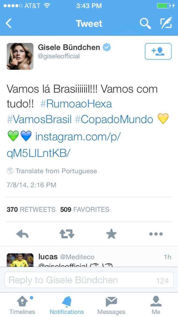 The_Spish's tweet photo. For those who do not speak Portugese we will translate @giseleofficial tweet: Am I watching Seahawks Broncos? http://t.co/RYZav7XJEd
