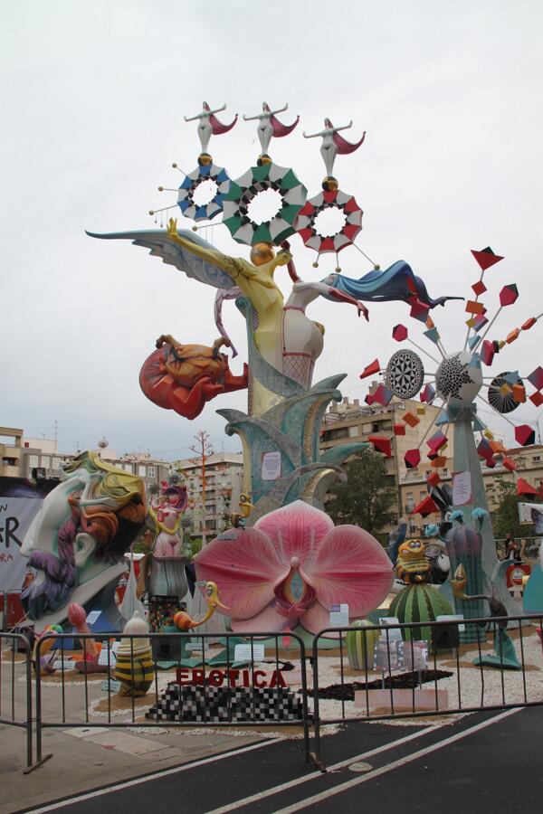 La foguera <a href="/senecaautobusos/">seneca.autobusos</a>  anuncia sus artistas 2015. Adulta: Algarra y Gallego en especial. Infantil: Villada en 1