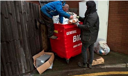 ODDSbible's tweet photo. PSG owners searching for David Luiz's receipt http://t.co/zYcs4F8u5Z