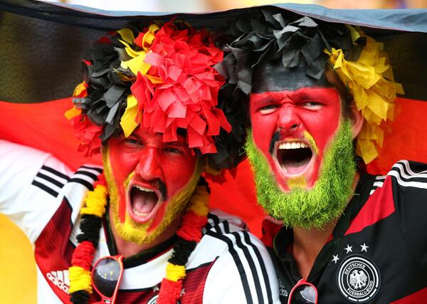 FIFAWorldCup's tweet image. LIVE: The second half kicks off in Belo Horizonte #joinin #worldcup #BRAGER – fifa.to/1zn0JwW