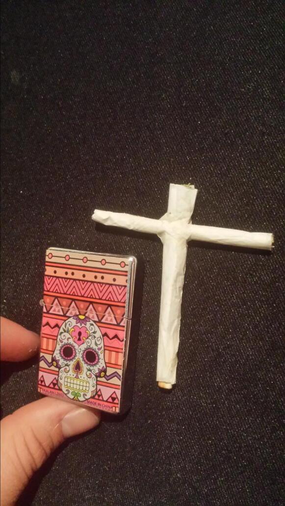 jerrycurl294's tweet photo. Happy Puff Puff Pass Tuesday my fellow tokers! ✌ http://t.co/28GZdavauk