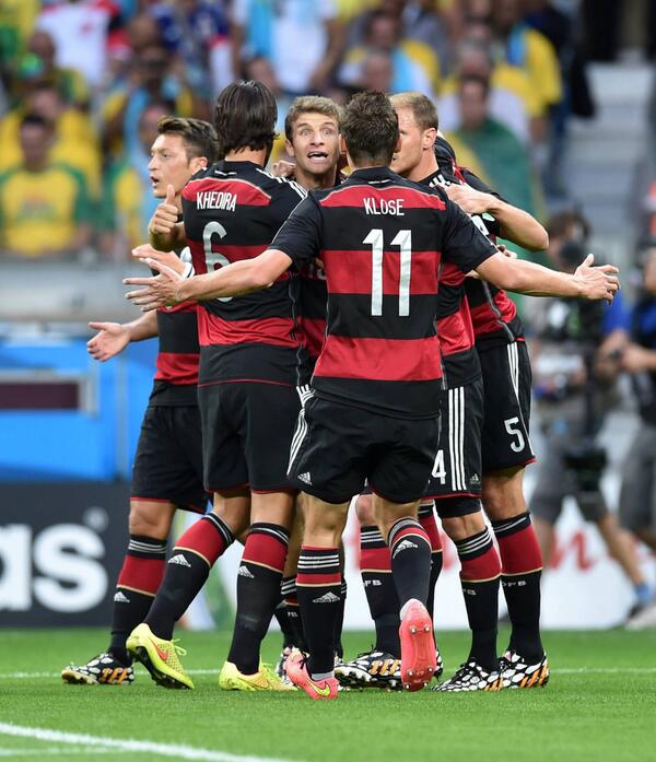 FCBayern's tweet photo. ENDSTAND - #BRAGER 1:7 http://t.co/OjEesNg5fs