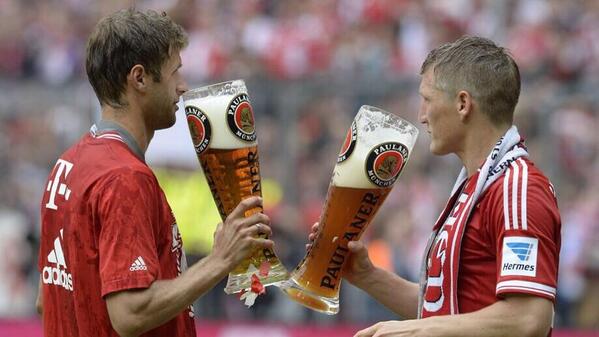 Remyy__'s tweet photo. Tijd voor pils! http://t.co/tkfe5tA900