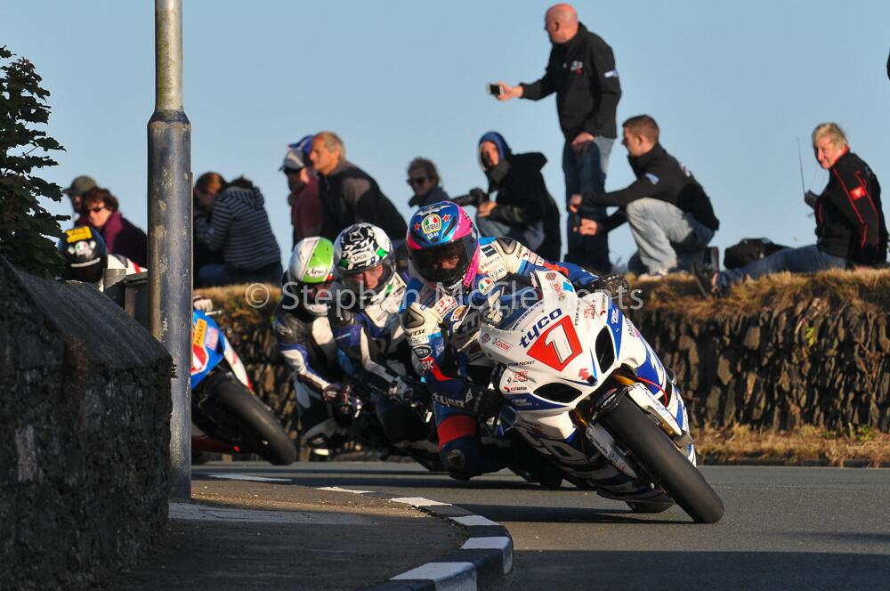 ROAD - [Road Racing] Southern 100 2014 - Page 2 BsDbTV0CEAAzZrq