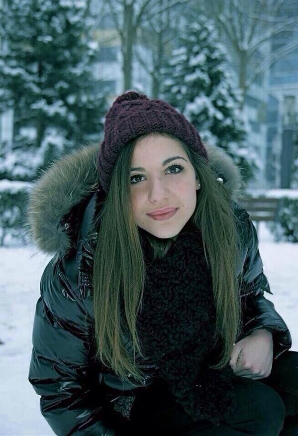 Arash's tweet photo. ALERTE ! Merci de RT svp. Johanna Kubiak 18 ans. Disparue dimanche 19h30 à #Courbevoie (à côté du pont de Levallois). http://t.co/eql9AXlDwd