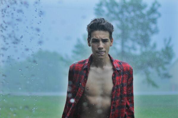 JacobWhitesides's tweet photo. Wet http://t.co/dcTxijo6No