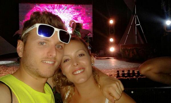 mariamas05's tweet photo. Mi felicidad no tiene precio!! 
#tequiero! <3 @_OscarGil 
#BN http://t.co/MQaYdsxaLI