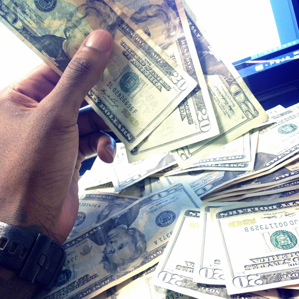 JadaStackkz's tweet photo. Without it : You're worthless &amp; broke but with it : You could control the world http://t.co/stKZmiOblh