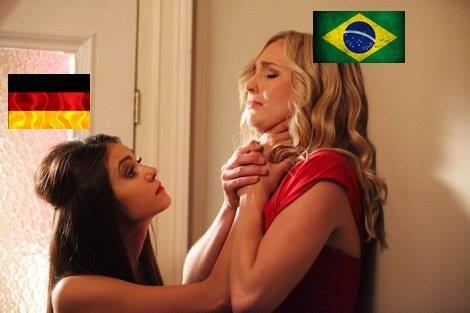 Девушки сплетничают. Моя подружка. Не нравится подруга. Как поменится с подругой. Мемы про подруг.