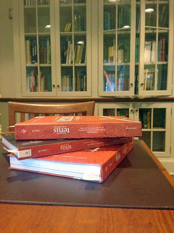 ...le respondieron: "Oh, Mr Puppo's book" y lo llevó a verlos. Allí estaban. Sorry por autobombo, pero me emocionó.