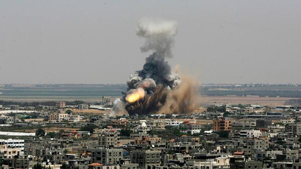 Bridgways's tweet photo. Sejenak pinggirkan suasana Piala Dunia, mari berdoa untuk saudara-saudara kita yang berada di Gaza. 1 RT = Pray! http://t.co/SjxOHEycZD