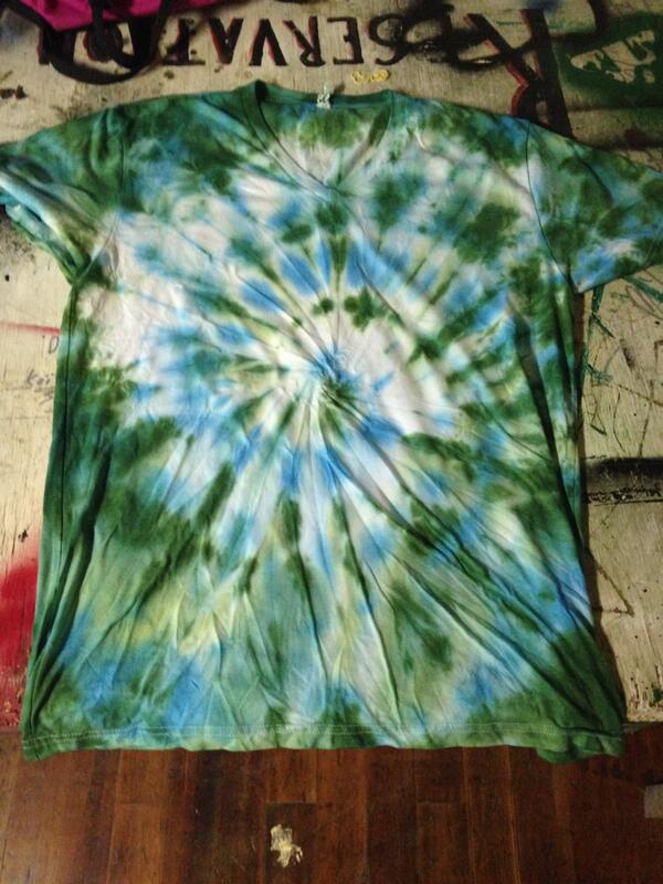 DavidoftheStein's tweet photo. I made a tie dye and it came out lookin awesome http://t.co/3MdY0ouFWi