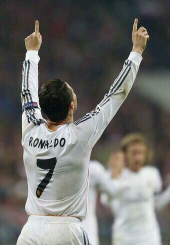 ReinoMadridista's tweet photo. Hoy falleció la abuela de Cristiano Ronaldo. Ánimo ídolo. http://t.co/jofY4hF2cR