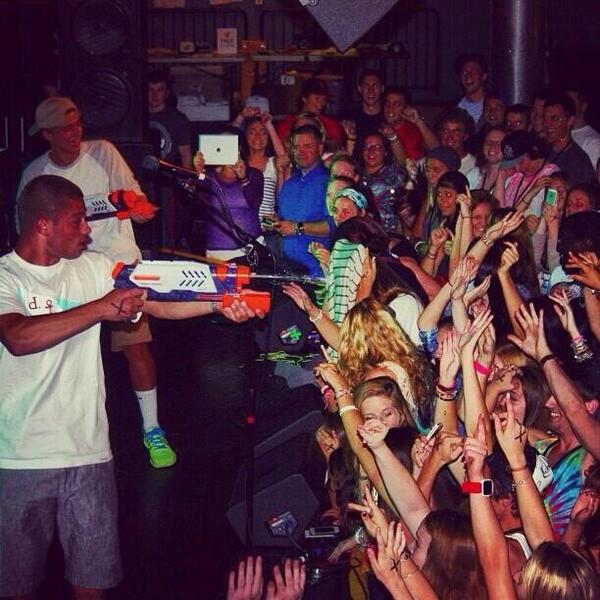 AndrewScolaa's tweet photo. @NickCincotta you ready to party this weekend? #SoundofaSmile http://t.co/D17vmIRIcr