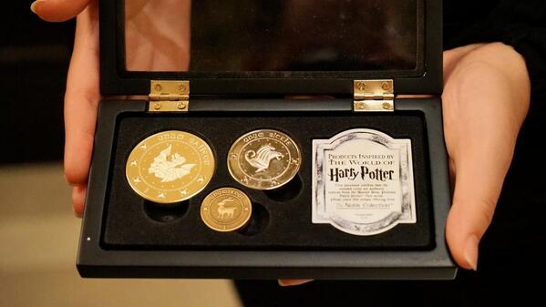 Orlando Informer On Twitter Gringotts Money Exchange Talk To A Goblin Swap Muggle Currency And More Souvenir Coins 37 Diagonalley Http T Co 5h39a5syij