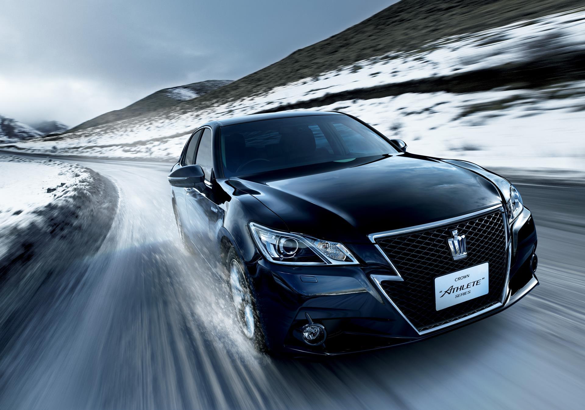 トヨタ自動車株式会社 クラウン にハイブリッドフルタイム4wd車を追加し 高い操縦安定性と低燃費を両立しました また特別仕様 車 Black Style も発売し 上質さやスポーティさを一層強調しています Http T Co Tgsmfw0d5m Http T Co Q7iue5zfn2