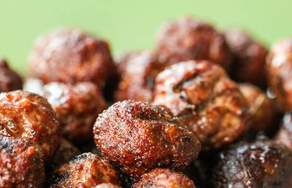 CookOverFire's tweet image. Bacon Wrapped Meatballs Coated in Brown Sugar. Sweet, spicy and delicious!
cookoverfire.com/beef/bacon-wra…