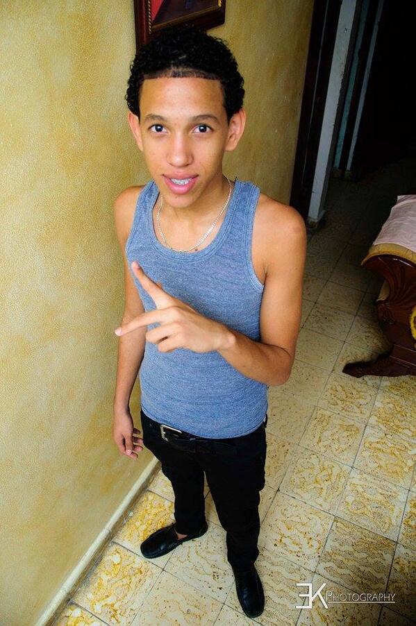NapoCas's tweet photo. Tenemo A Tu Mujel Dandono Manigueta #LooneyTunesSp :D http://t.co/ScrbGaeqal