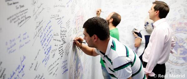 realmadridid's tweet photo. “Engkau sampai di puncak dan giliranmu menuju surga" #RIPDiStefano http://t.co/7P6cOpcW1k http://t.co/aUPyyQDhqi