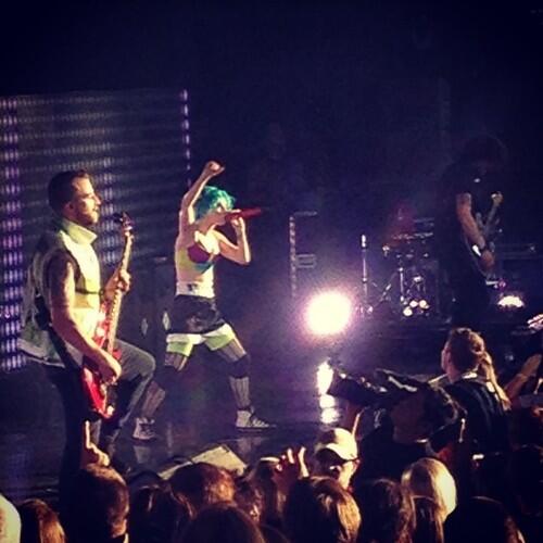 paramorefrombr's tweet image. ♥♥ #MONUMENTOUR #perfect #paramore @yelyahwilliams @schzimmydeanie