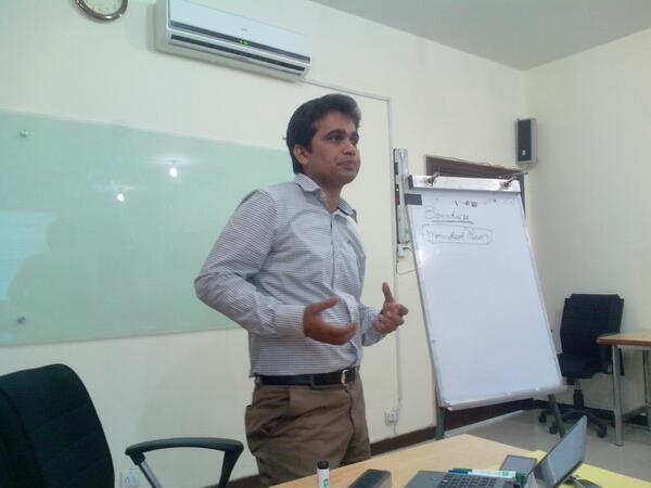 asif_mehmoodpk's tweet image. #ImmersionCourse by @CCB_SDPI Arif Naveed delivering a session on Literature Review. @SDPIPakistan