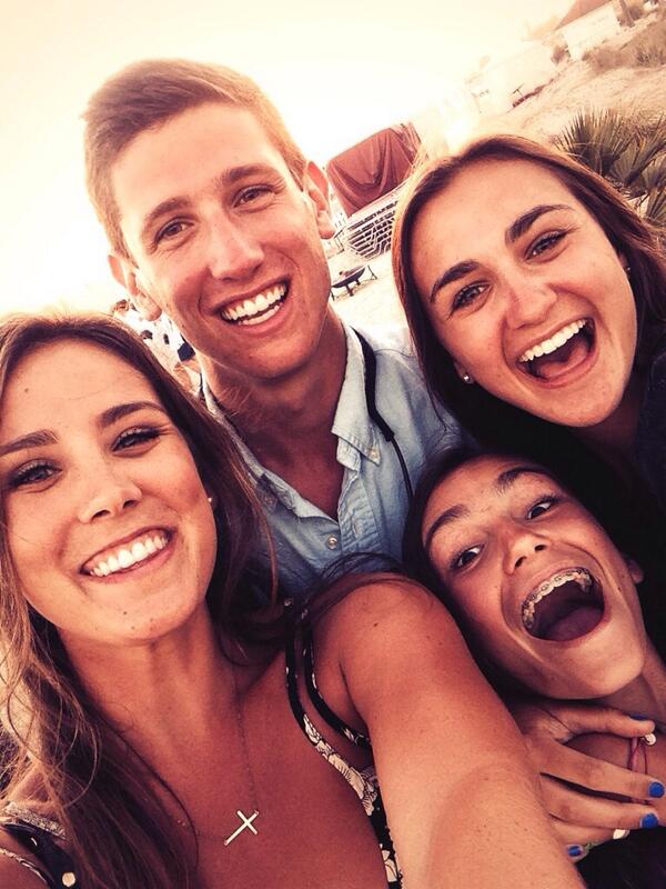 MO_torBoat's tweet photo. #siblingselfie @GarrisonQuinn @k_quinn97 👫👭 http://t.co/rUO3V7zKDe