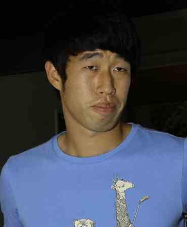 Sho 小籔千豊と ペ チョンソク 韓国サッ カー選手 に過ぎてて笑えるｗｗｗ 似てると思う人rt Rtした人全員フォローする Http T Co Wi4e1eoccq Twitter