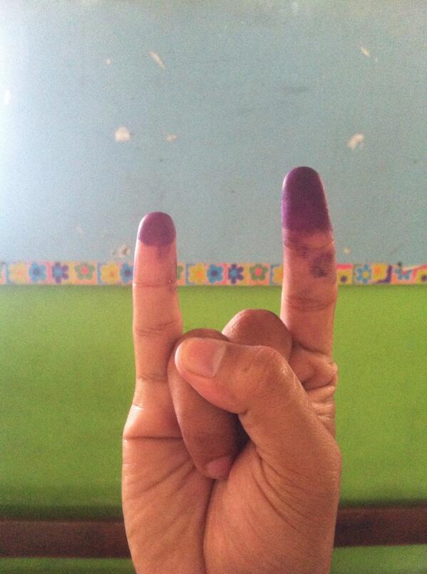 RoulMunir's tweet photo. @hadimustova menentukan masa depan kemajuan bangsa lewat tanda tinta dijari http://t.co/TNvkFrGs4A