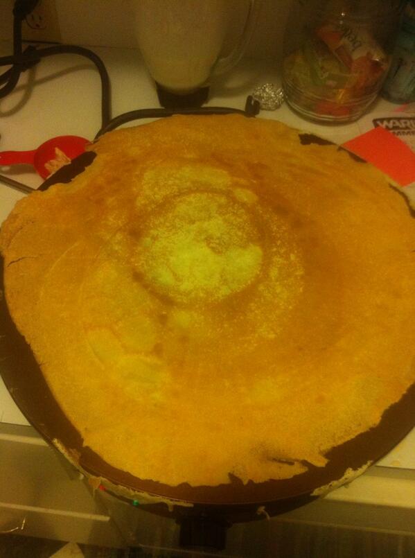 WhiteAppleChef's tweet image. First #crêpe on the new #burner....#testkitchen #nutella
