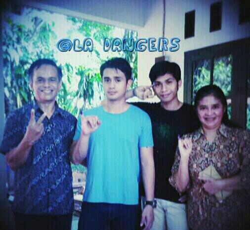 Mimi_A_LAD's tweet photo. @AjunDangerous dan Keluarga sudah nyoblos. Yeaaay. Ajun udh mandi blm yakk :| #Pilpres2014 #PictAJUN http://t.co/9qmQkSDuGs