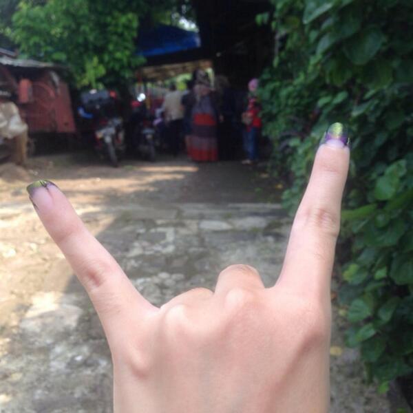 RathyPratiwi's tweet photo. RT @aie_djangkaru: Pilih Capres yang metal bro. #Salam2Jari http://t.co/lAdsruUulT