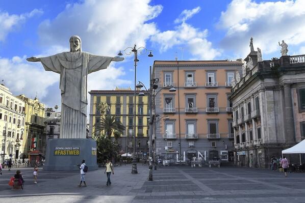 carlonoseda's tweet image. Succede a Napoli #FASTdownload #Napoli #fastweb #Rio #Brasile #Italy