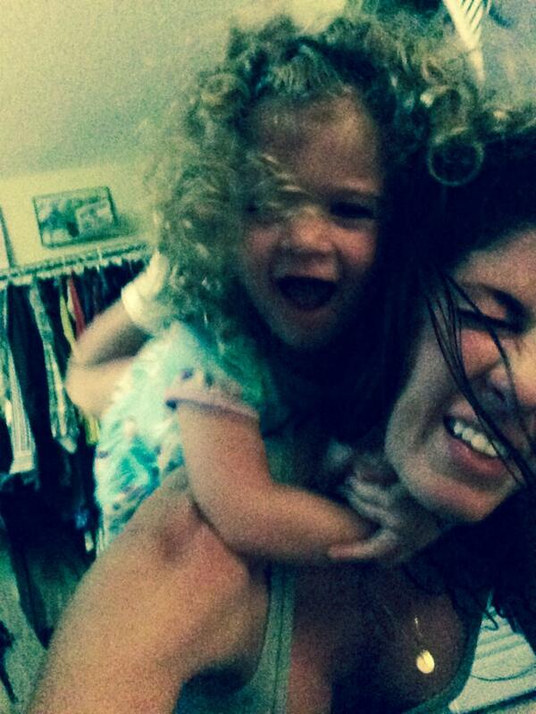 JENNYLAGO's tweet image. #choking! Can't wait to see #bugstuff today 👶👩