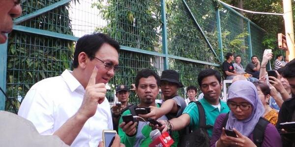 kompascom's tweet photo. Ahok: Aku Jadi Gubernur, Kadis PU Urutan Pertama Bakal Dipecat http://t.co/DlR1u5caZW http://t.co/83ILiOQBeV