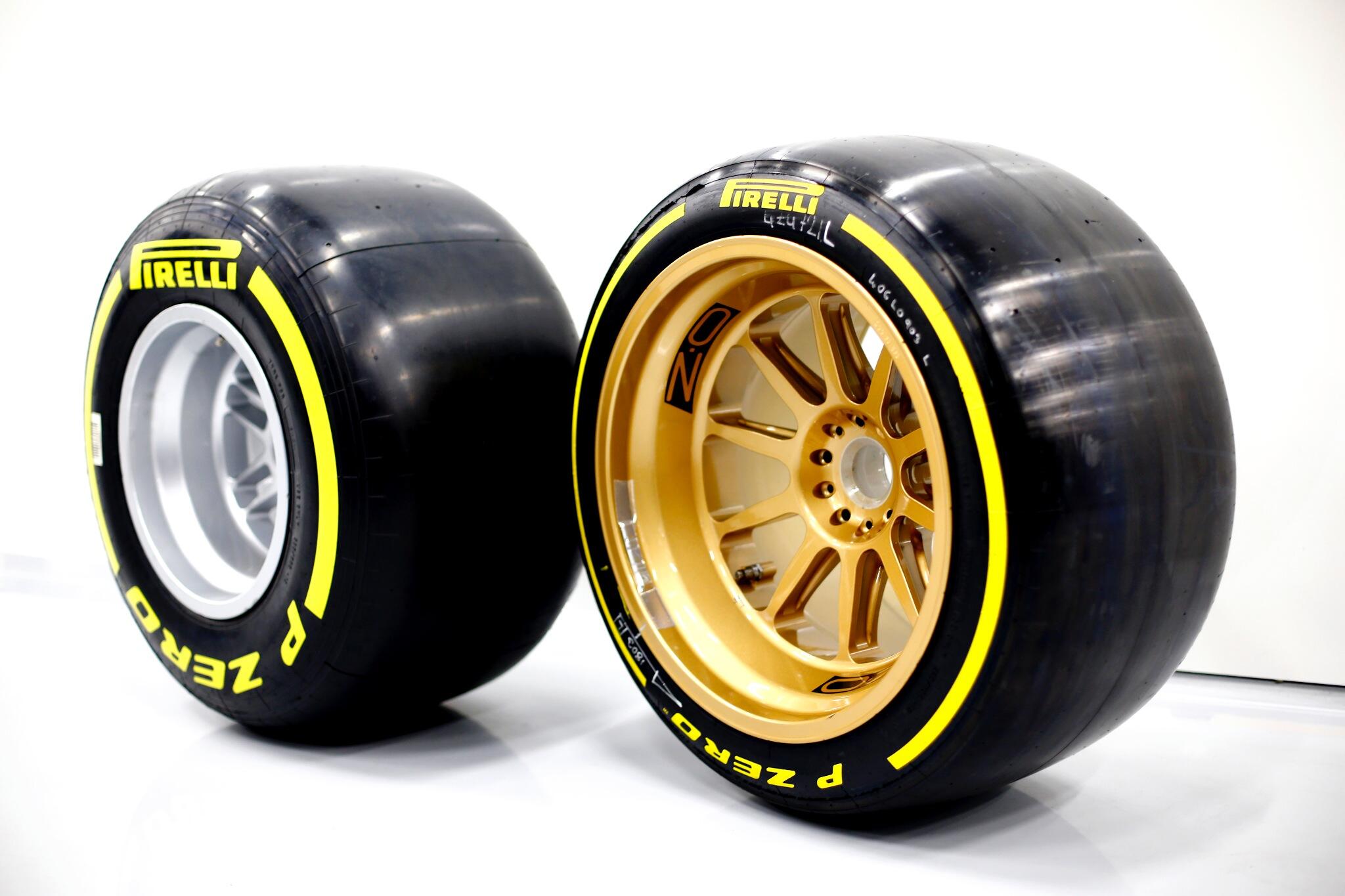 1 колесо ру. Pirelli f1 Tyres. Резина f1 Pirelli. Pirelli Wheels f1 2022. F1 Pirelli Tyres 2022.