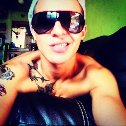 EdBaby1's tweet photo. #TattooBoy #GayBoy #tattoodesigner  #Selfie #LatinBoy http://t.co/hitaXhbdko