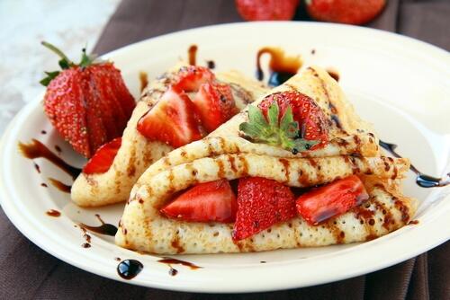 Perfect for WOWing your guests for dessert or breakfast, how wonderful do these pancakes look? #recipe #food