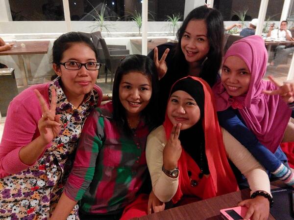 djnadya's tweet photo. Buber with all crew @CemaraRadio gak bs diem,  cos lambe corong kabeh haha at Aston hotel madiun http://t.co/E3BAXW2KwI