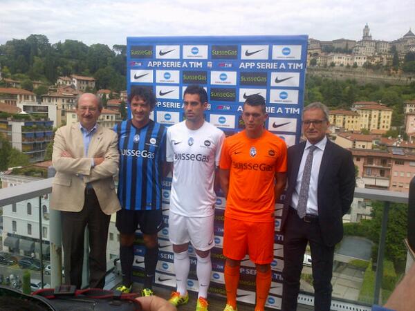 Ecco le nuove maglie di Atalanta B.C. per la stagione 2014/2015 con il logo Konica Minolta!