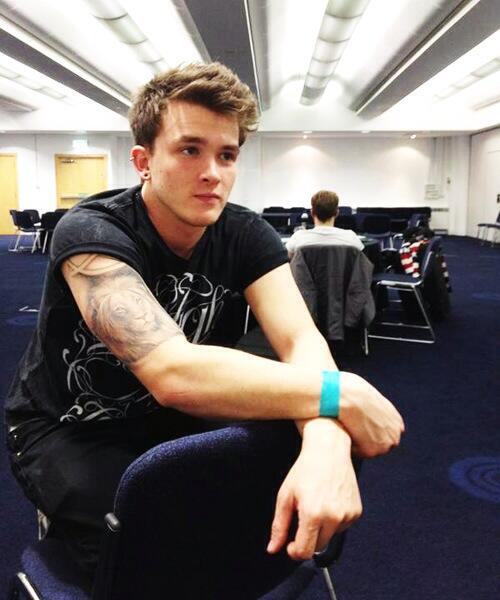 _gabriella_01_'s tweet image. Oggi è il compleanno di josh devine.HAPPY BIRTHDAY❤️😃#JoshDevineDrums