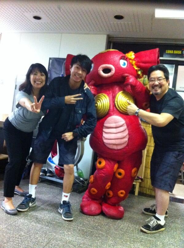 annachiao's tweet photo. This can only happen in Japan! http://t.co/CRzfivqT7v