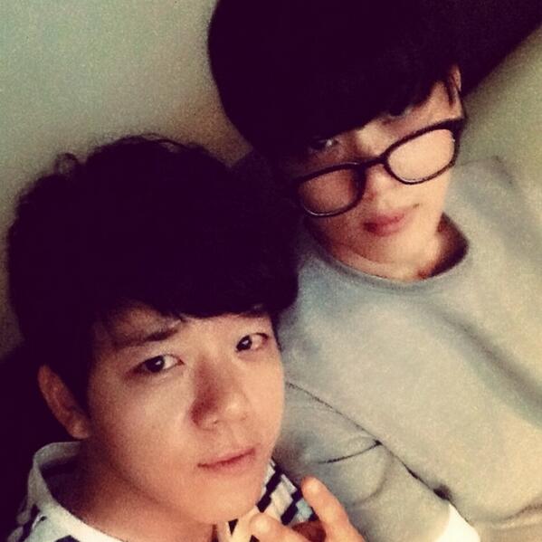 6BAPhilippines's tweet photo. [INSTAGRAM] Youngjae's brother (youngwon_yoo) posted a photo with him! Caption: #동생#커피숍#아메리카노#팥빙수#여유#오랜만#가족#행복#짱 http://t.co/JAvrAdokIr