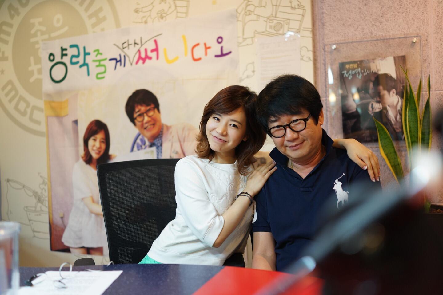 [OTHER][06-05-2014]Hình ảnh mới nhất từ DJ Sunny tại Radio MBC FM4U - "FM Date" - Page 3 BsGR2cTCQAAAxhA