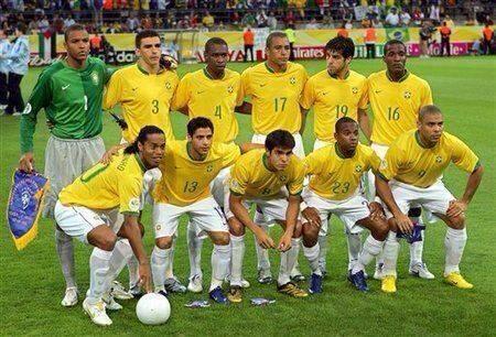 Remziahin5's tweet photo. Dida'lı, Lucio'lu, Kaka'lı, Ronaldinho'lu, Ronaldo'lu, Robinho'lu İŞTE GERÇEK BREZİLYA ! http://t.co/KgMV1JIjdC