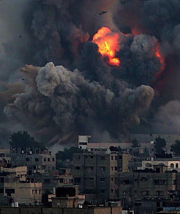 GehadJr's tweet photo. LET'S TAKE A MOMENT AND PRAY FOR PEOPLE IN GAZA. IT'S ALL ABOUT PEACE AND HUMANITY #PrayForGaza #PrayForPalestine http://t.co/teLI5jvkwo