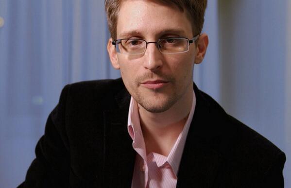 ModestTryndin's tweet photo. Эдвард Сноуден подал документы на продление убежища в России http://t.co/zQopfXLQW2  http://t.co/4nArUCfuXh