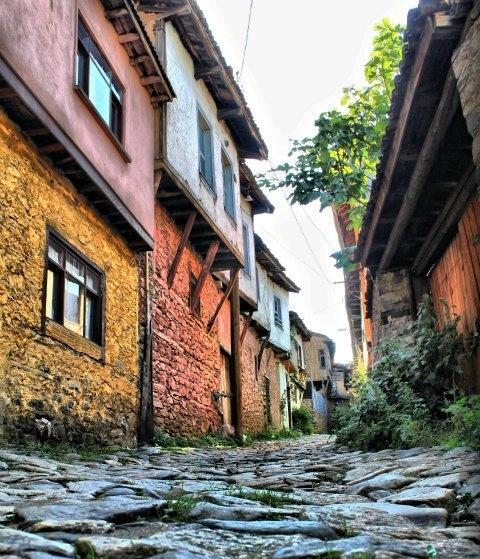 kesifler's tweet photo. Cumalıkızık Köyü, Bursa http://t.co/RBzdY07beo