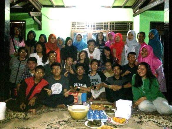 GHOST_DOZEN's tweet photo. Cieeeee ghost manusia serigala semua wkwkwk -__- http://t.co/L7LN2rN0J2